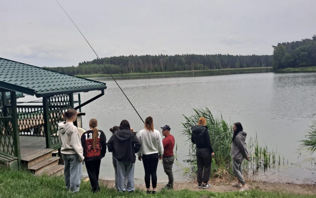 Zajęcia wędkarskie nad zalewem w Jeżewie